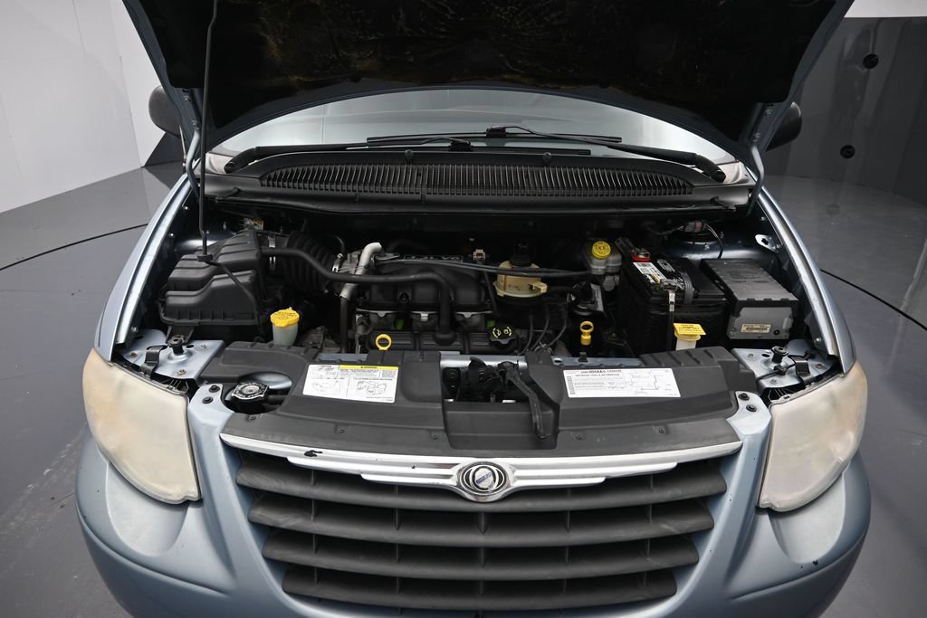 Used 2005 Chrysler Town & Country LX w/ Popular Equipment Group II FWD image 25