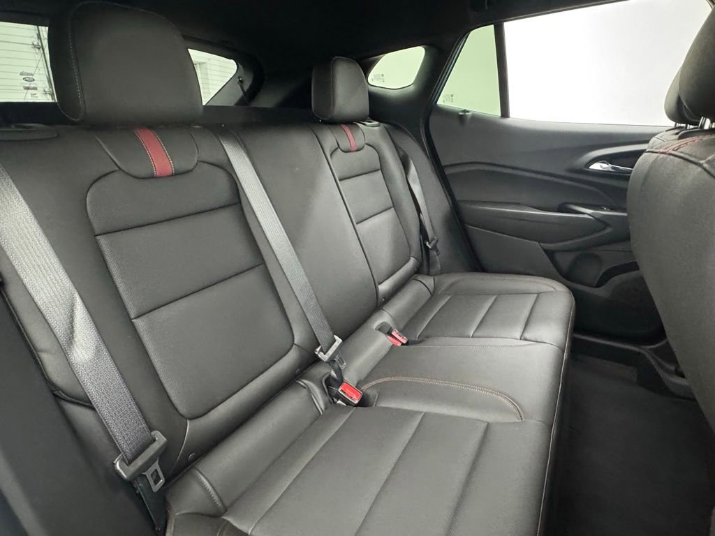 Used 2025 Chevrolet Trax RS FWD image 34