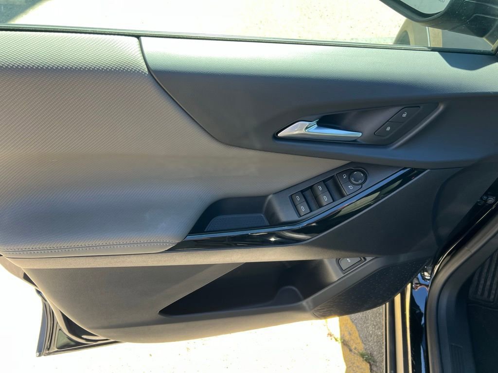 New 2026 Chevrolet Equinox LT w/ Convenience Package II image 8