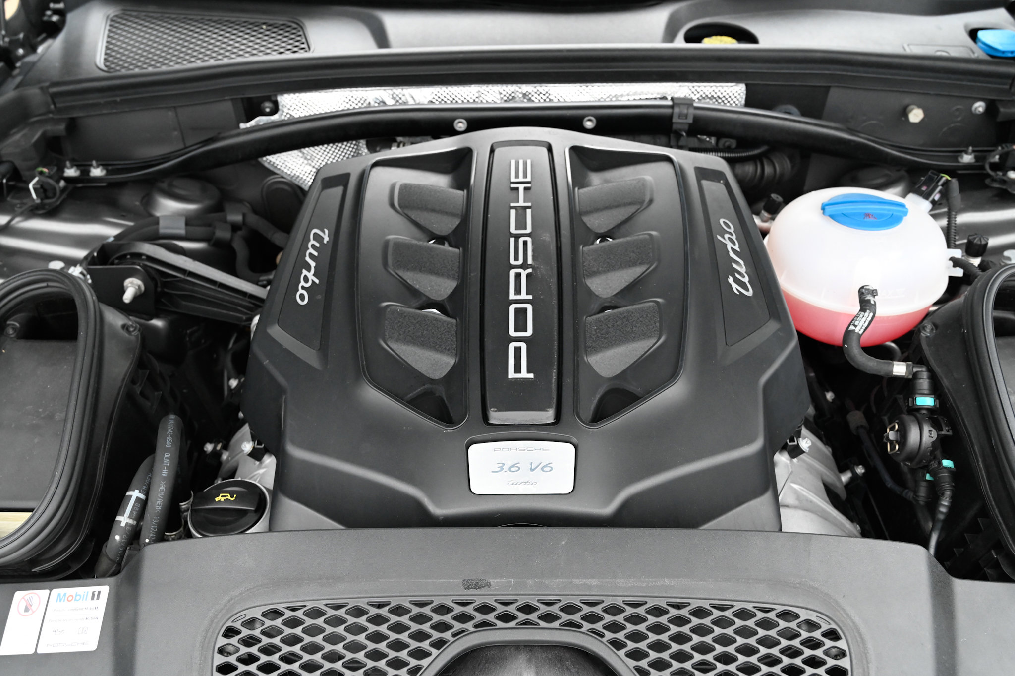 Used 2018 Porsche Macan Turbo image 60