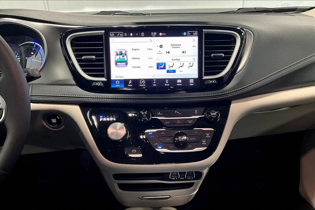 Used 2024 Chrysler Pacifica Select image 7