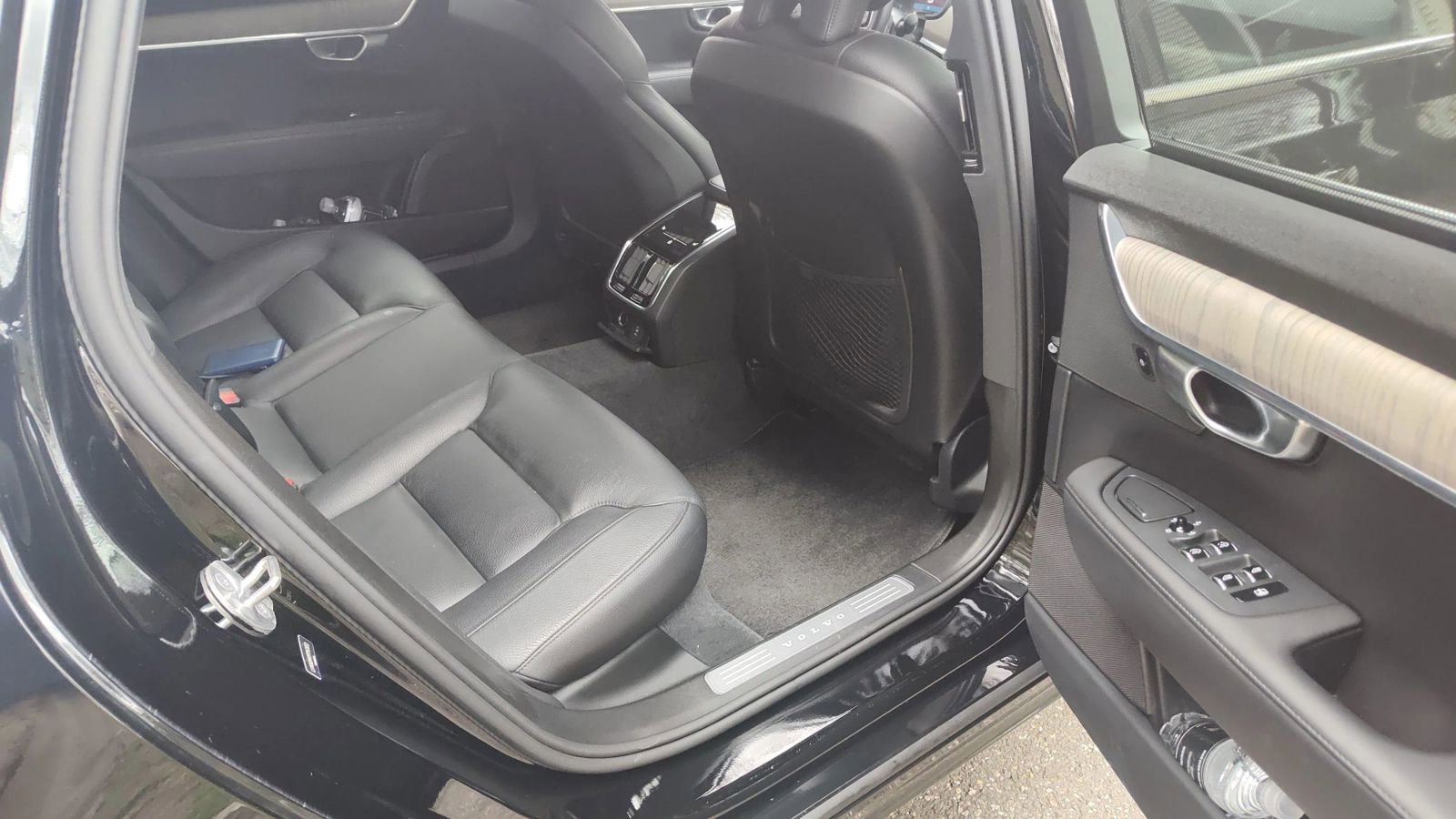 Used 2023 Volvo S90 B6 Plus image 14