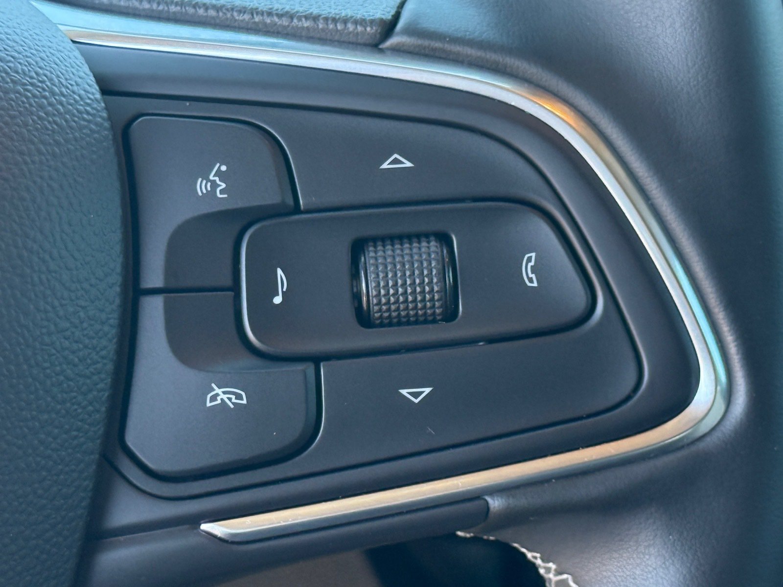 Used 2024 Buick Encore GX Avenir w/ Avenir Technology Package FWD image 15