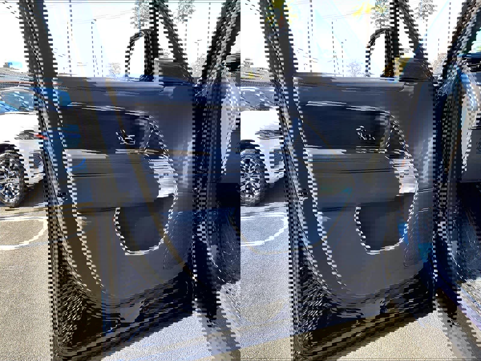 New 2026 Land Rover Range Rover SE image 24