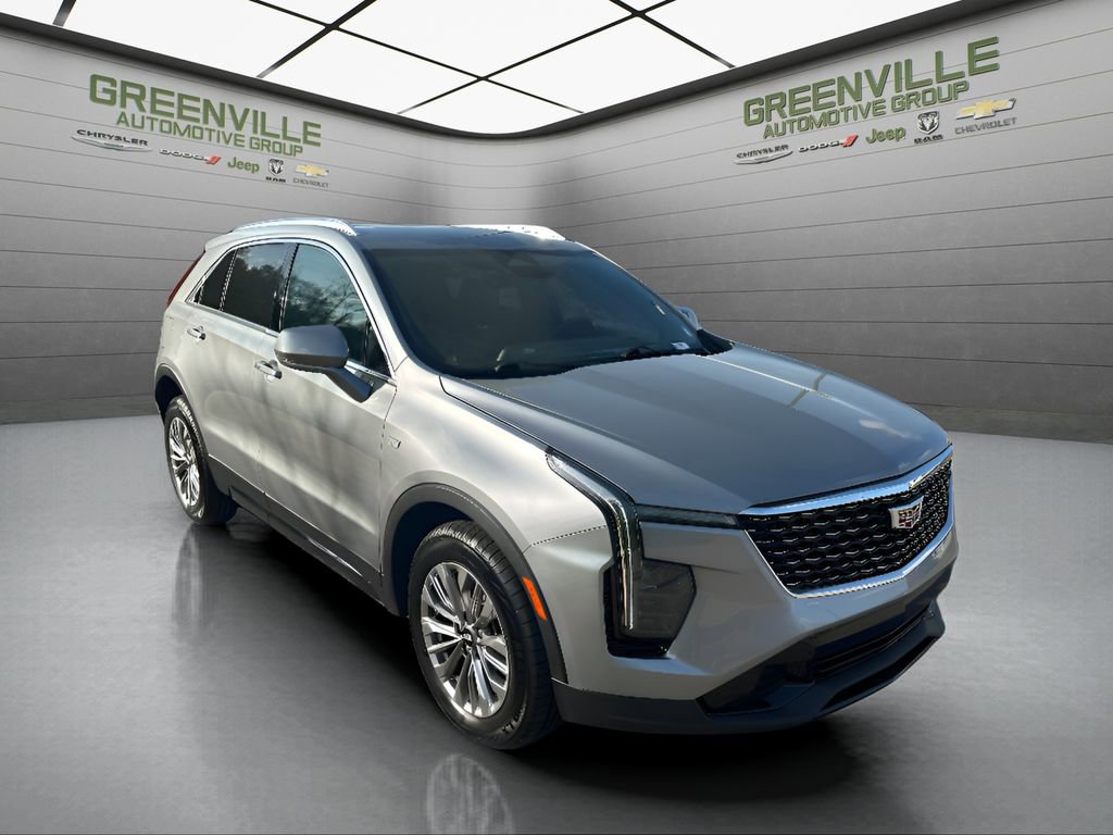Used 2024 Cadillac XT4 Premium Luxury FWD image 3