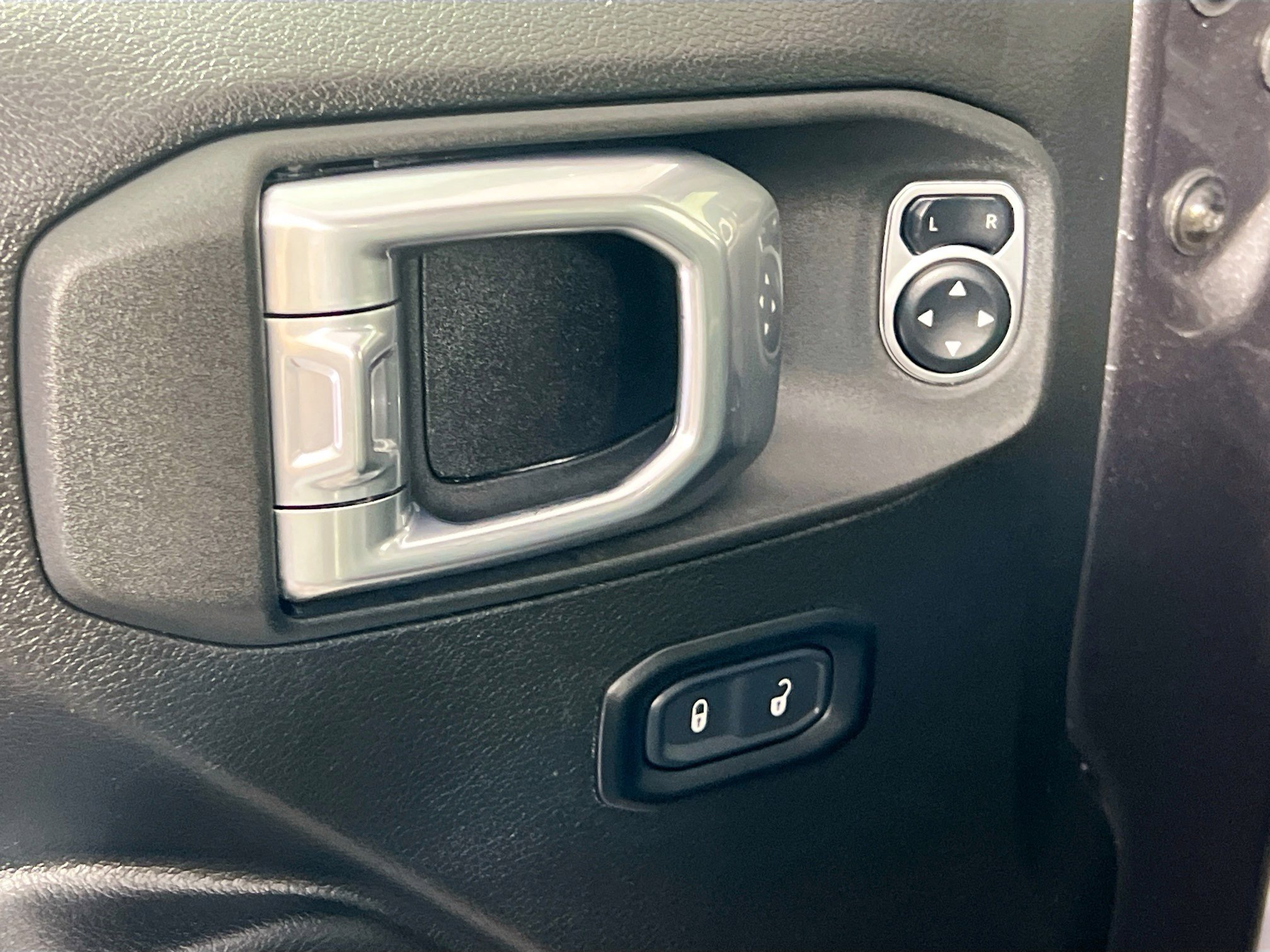 Used 2024 Jeep Wrangler Sport S image 16