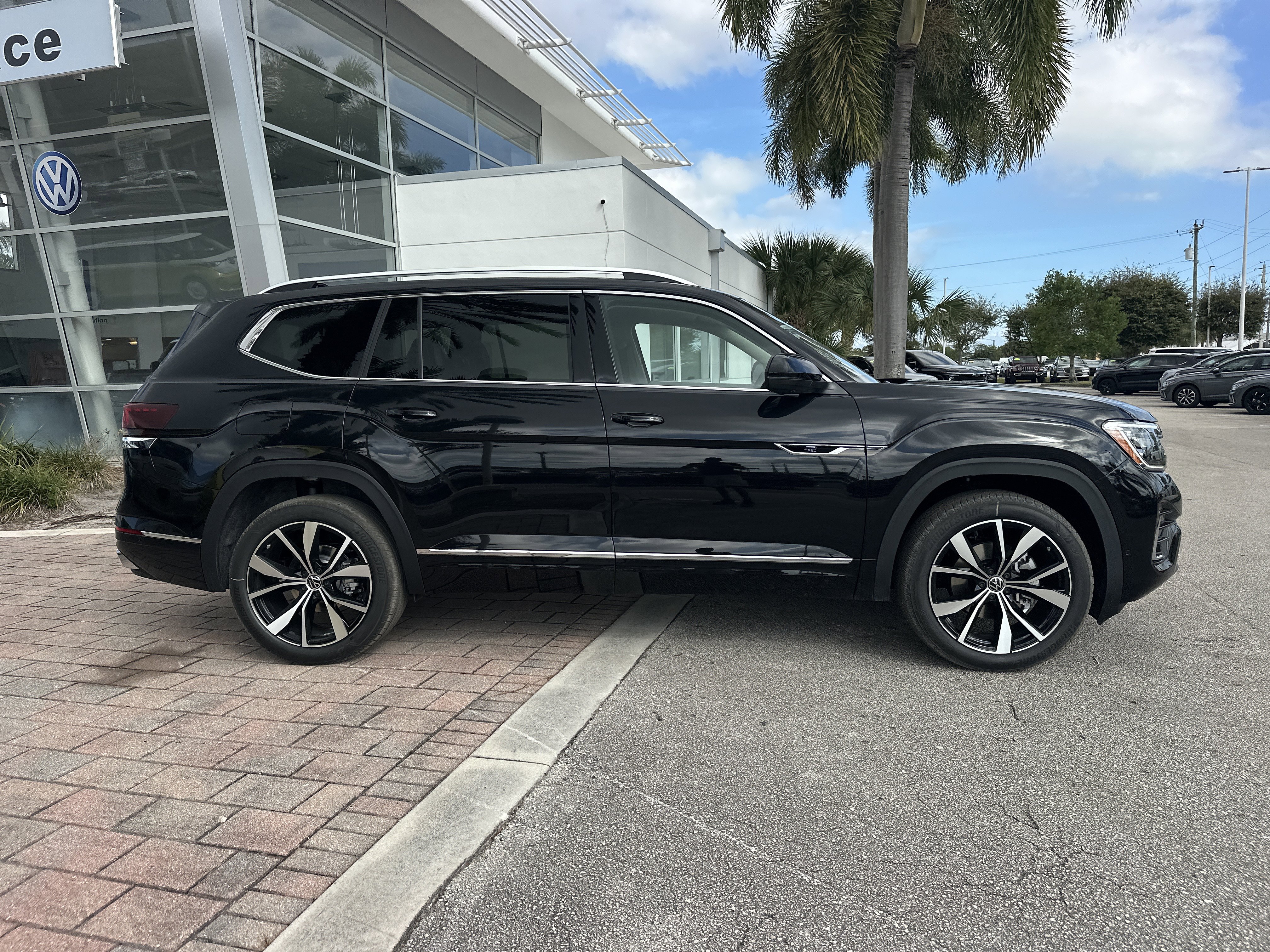 New 2026 Volkswagen Atlas SEL Premium R-Line image 5