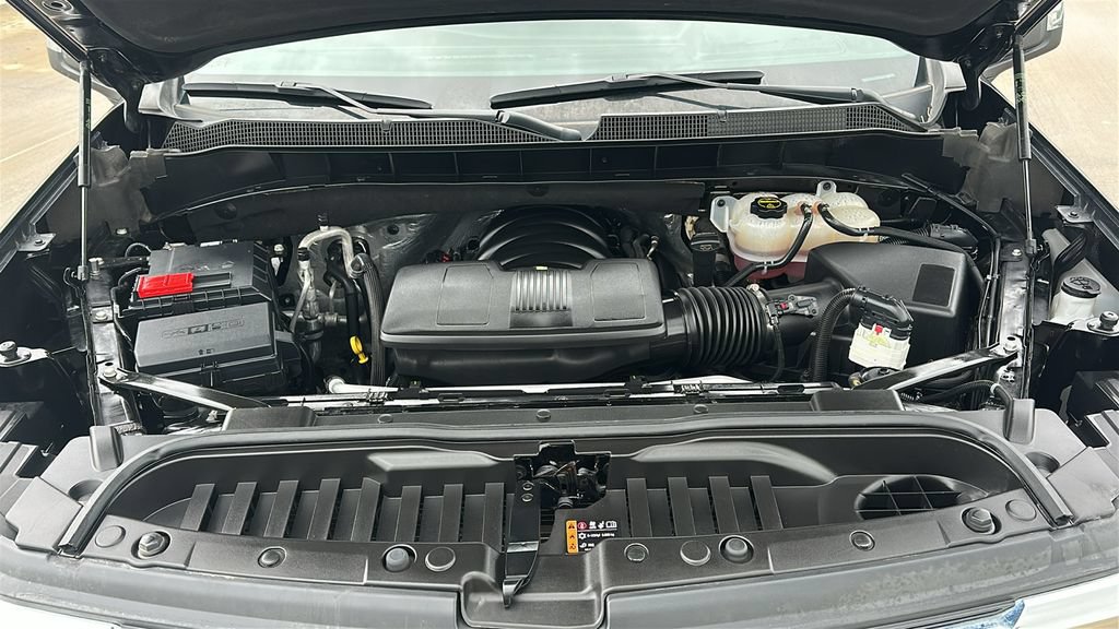 Used 2025 Chevrolet Silverado 1500 LT RWD image 3