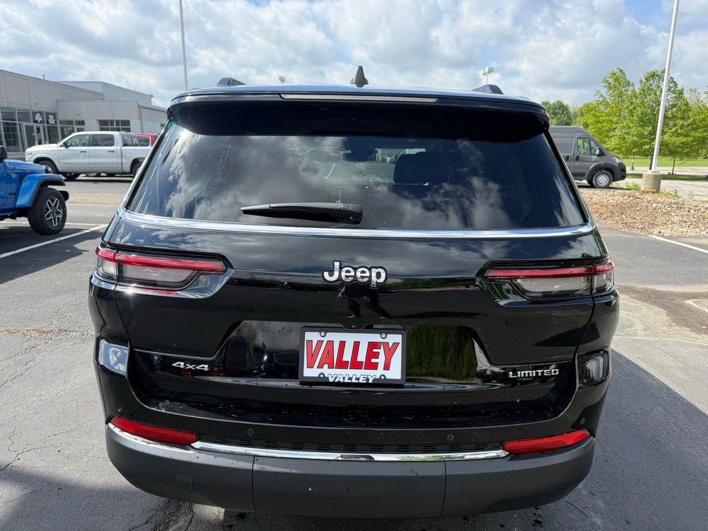 Used 2023 Jeep Grand Cherokee L Limited AWD/4WD image 4
