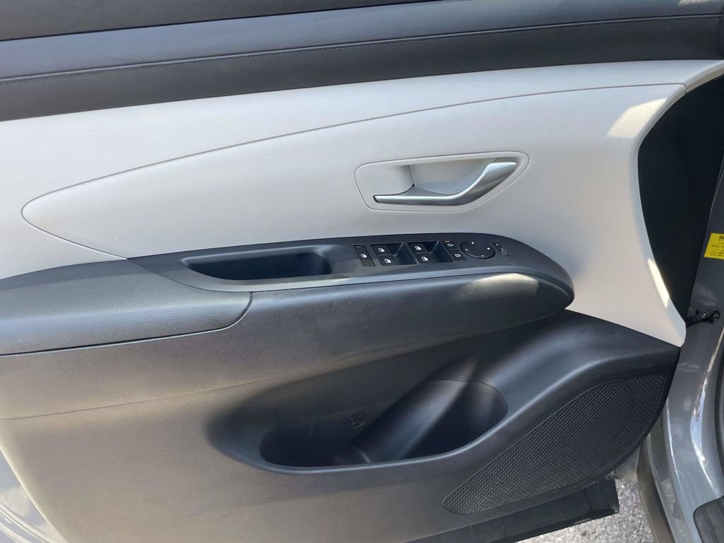 Certified 2025 Hyundai Tucson SE FWD image 13