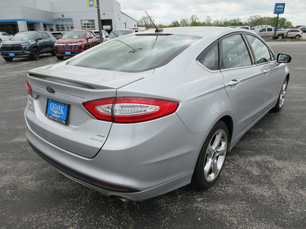 Used 2016 Ford Fusion SE w/ Equipment Group 201A image 5