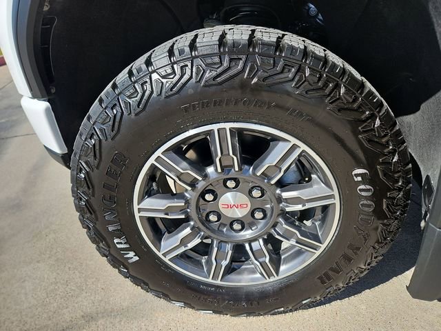 Used 2025 GMC Sierra 1500 AT4 image 32
