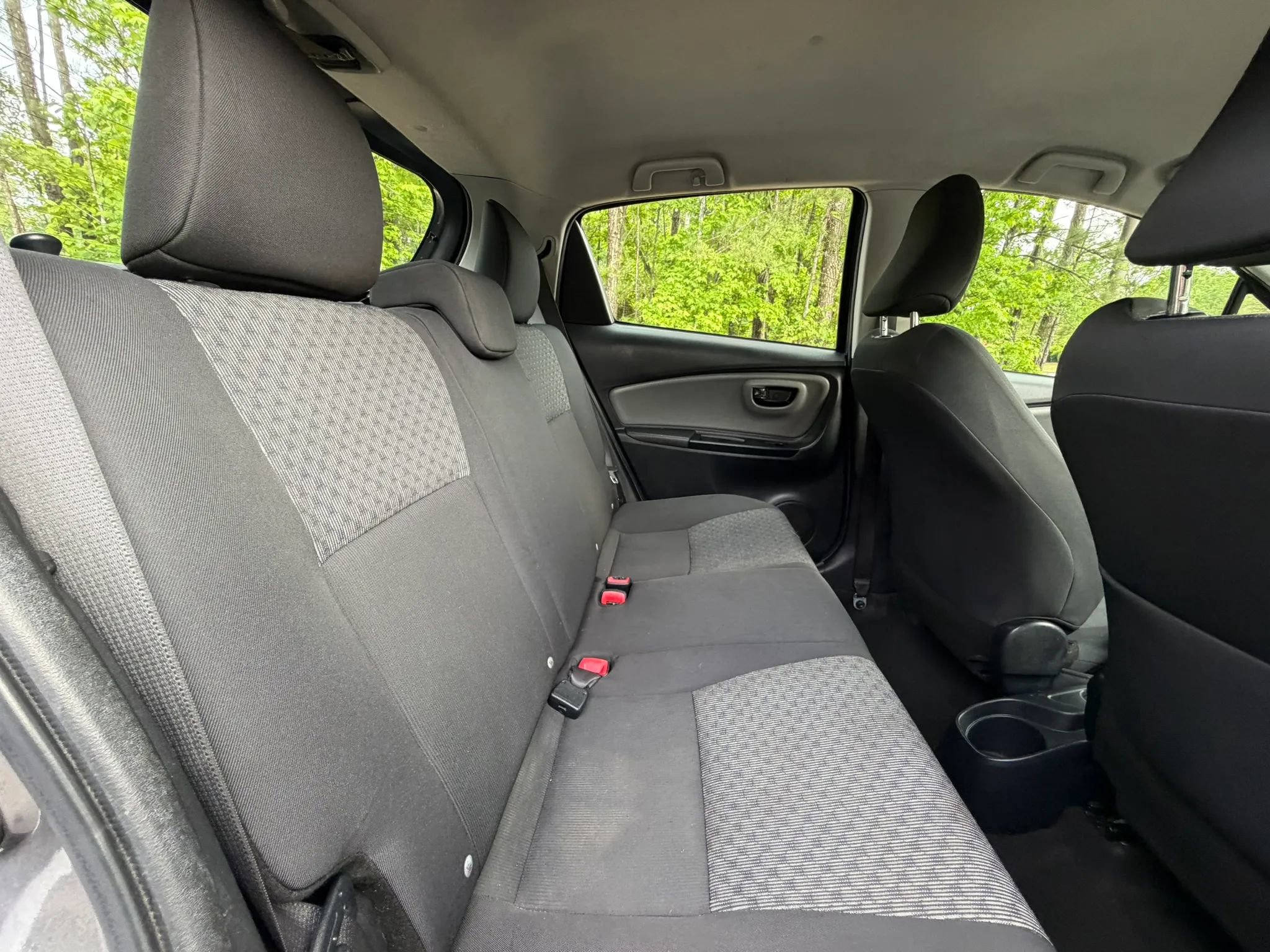 Used 2015 Toyota Yaris L FWD image 19