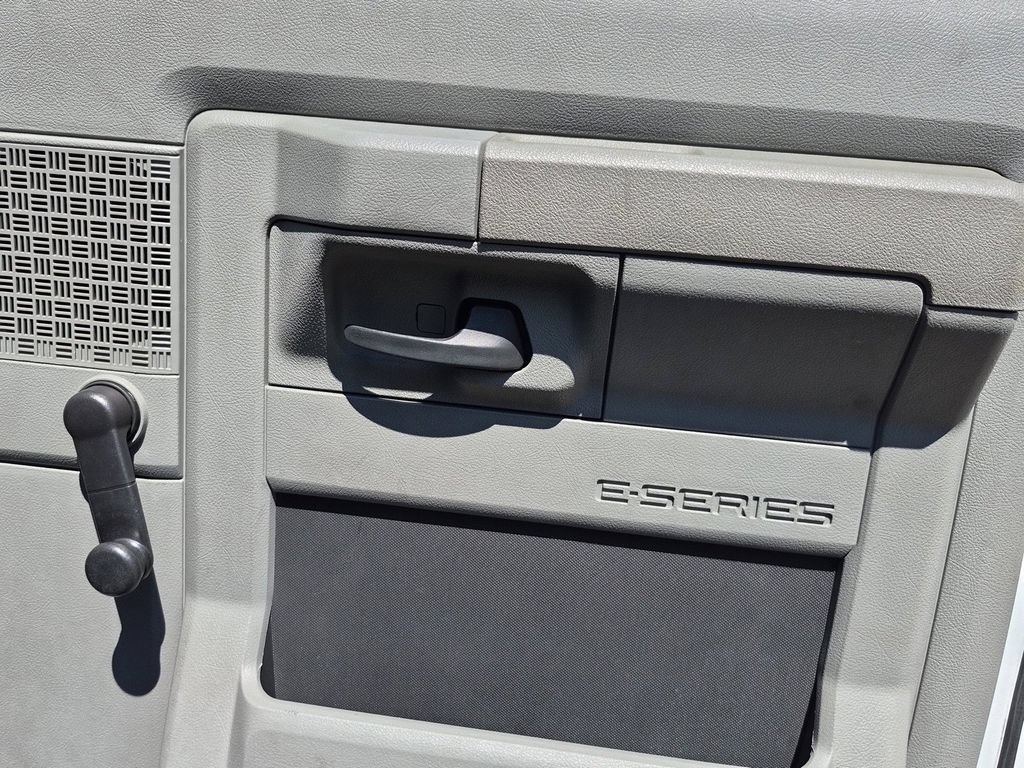 Used 2010 Ford E-250 and Econoline 250 RWD image 12