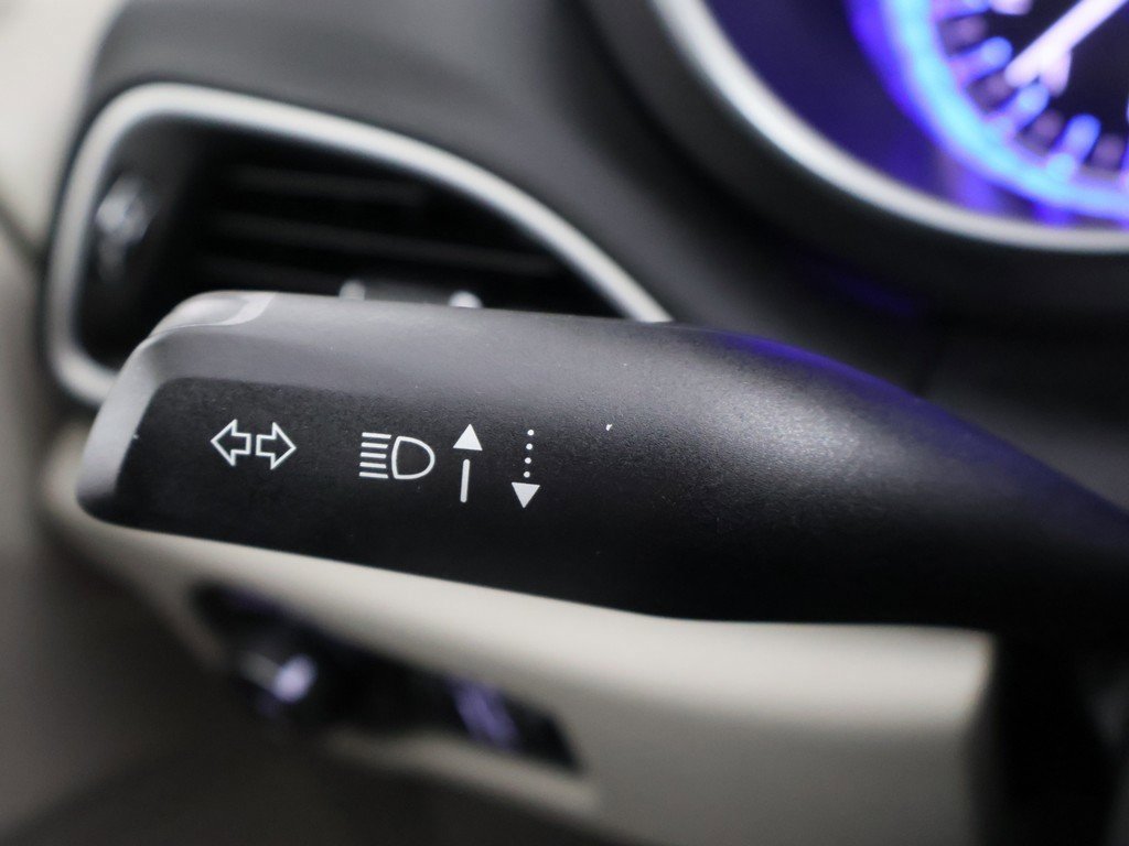 Used 2024 Chrysler Pacifica Touring-L image 38