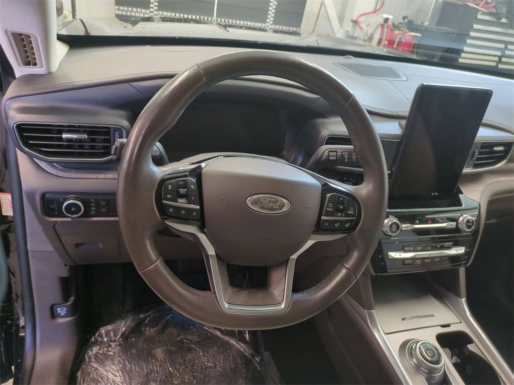 Used 2023 Ford Explorer Platinum w/ Technology Package image 17