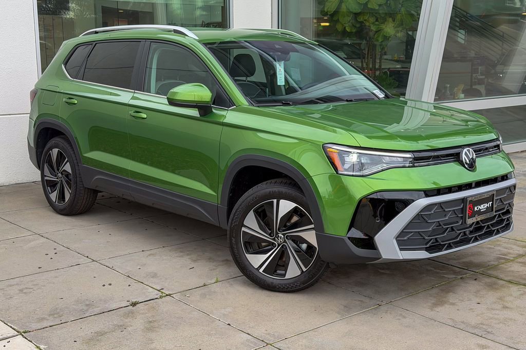 New 2026 Volkswagen Taos SE image 3