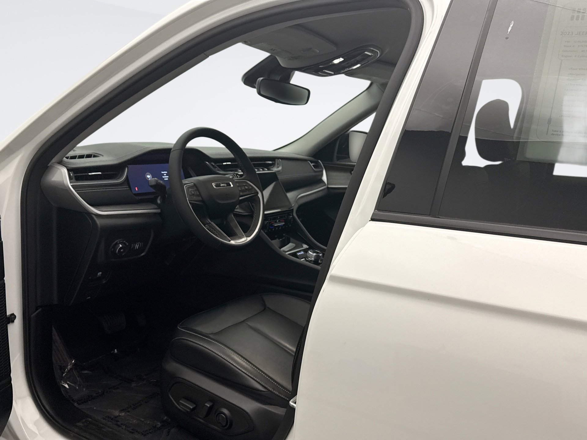 Used 2023 Jeep Grand Cherokee Limited AWD/4WD image 10