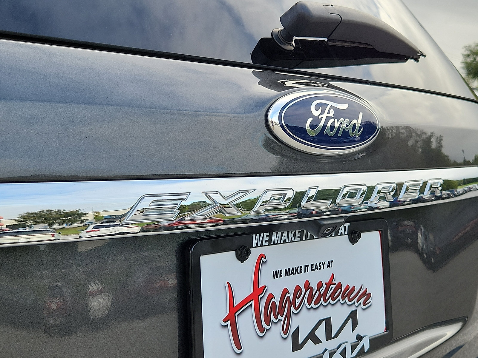 Used 2015 Ford Explorer XLT w/ Equipment Group 202B AWD/4WD image 30