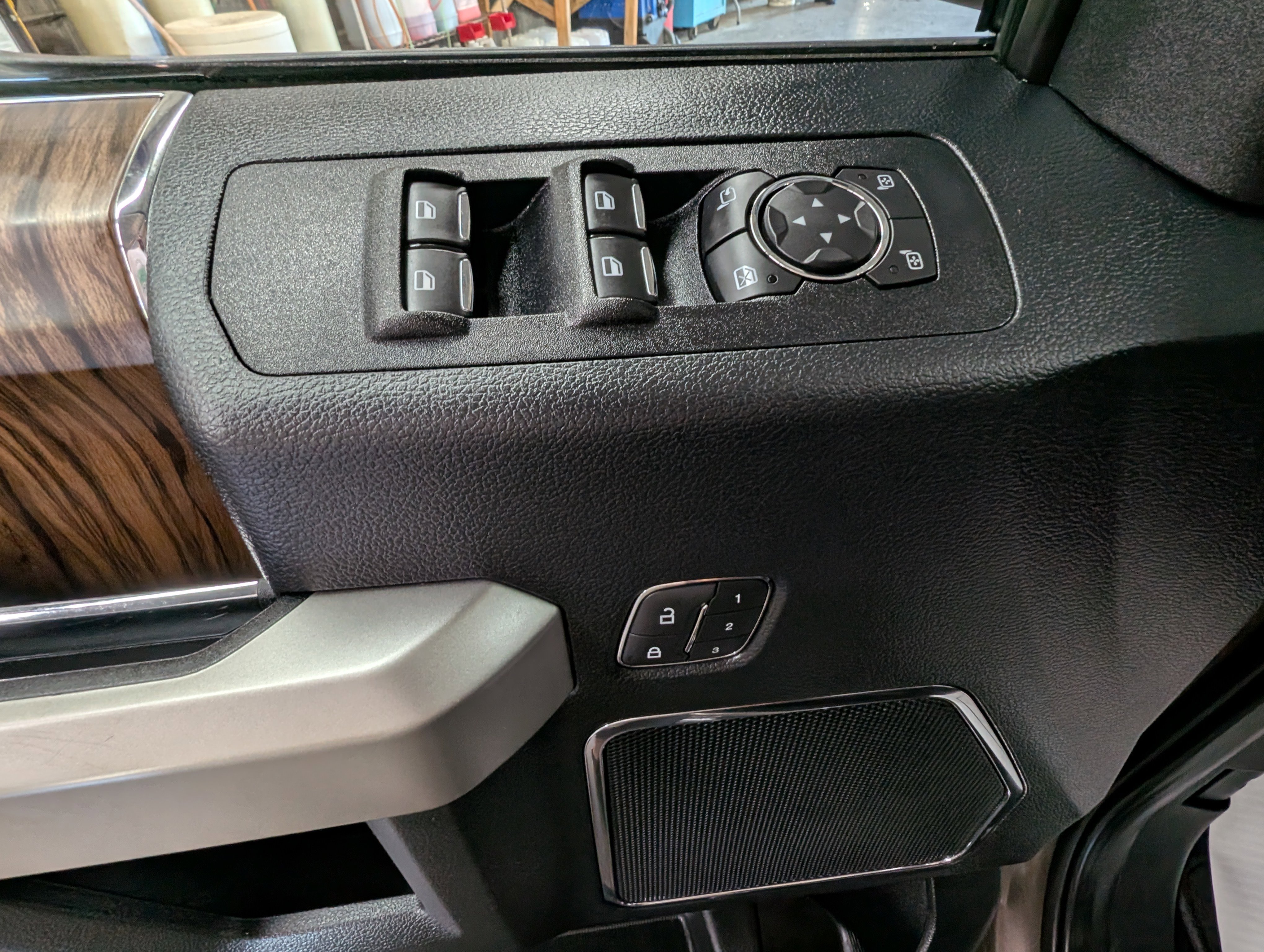 Used 2019 Ford F150 Lariat w/ Equipment Group 502A Luxury image 6