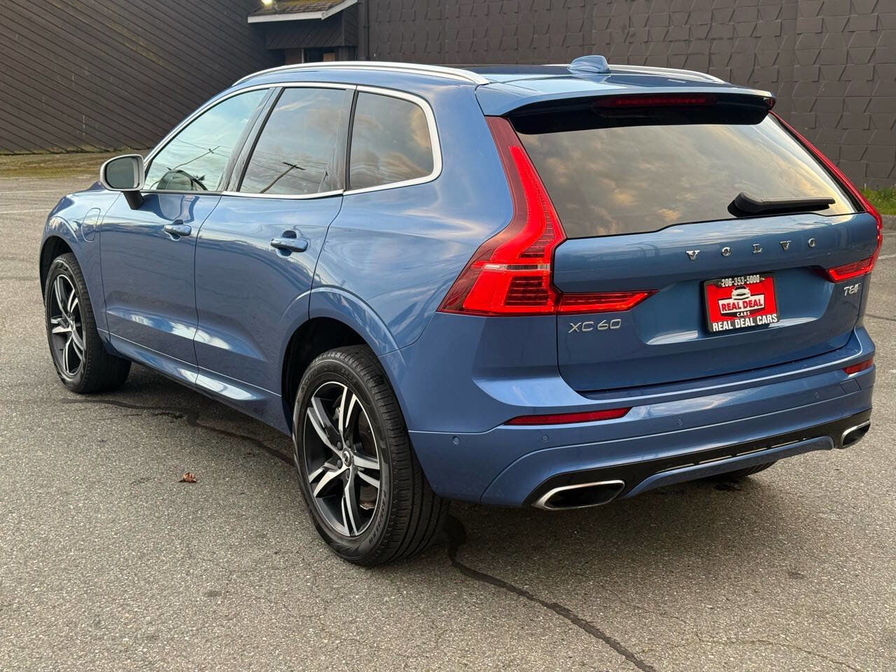 Used 2018 Volvo XC60 T8 R-Design w/ Convenience Package AWD/4WD image 5