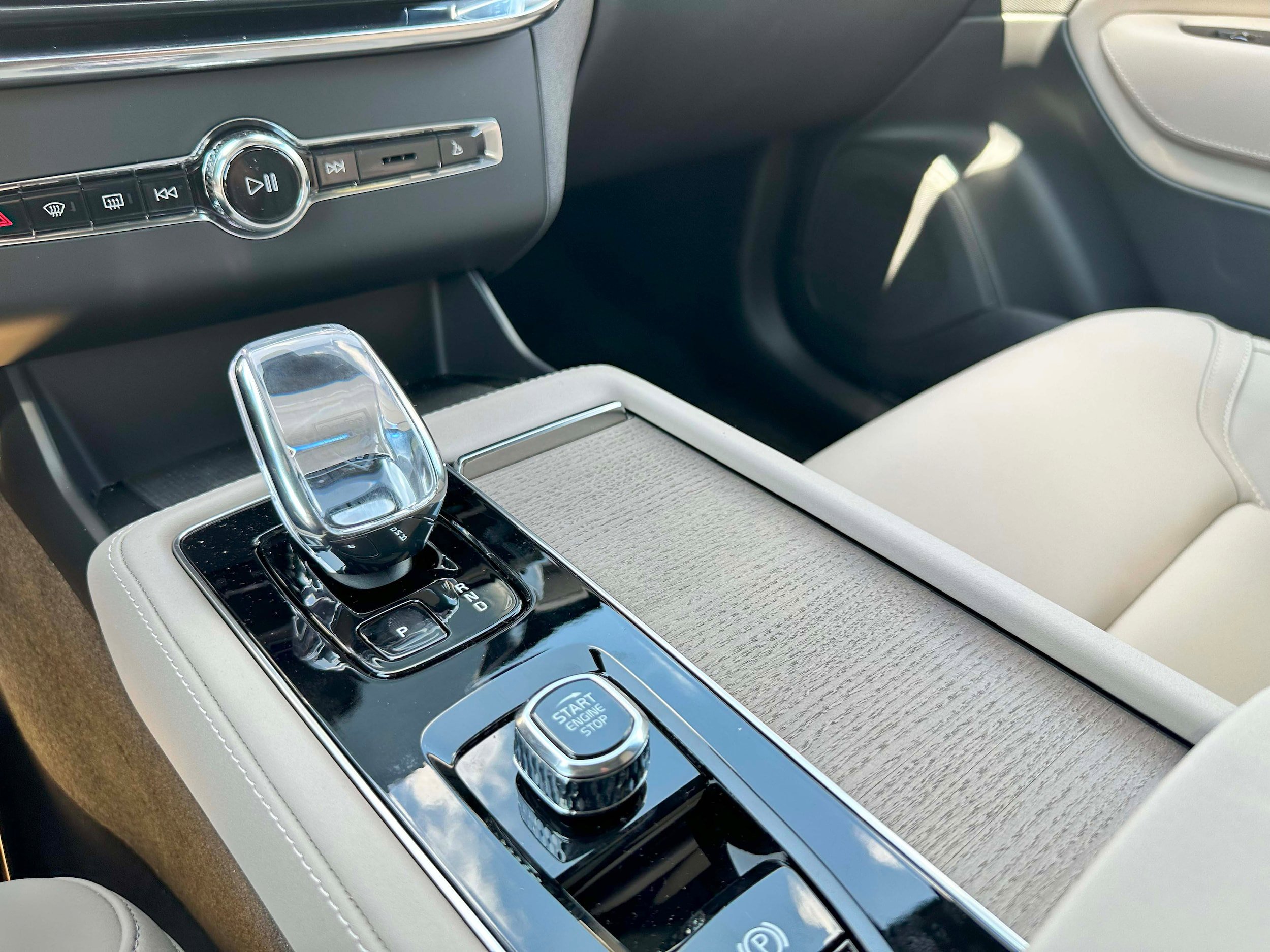 New 2026 Volvo XC90 B6 Plus w/ Protection Package Premier image 24