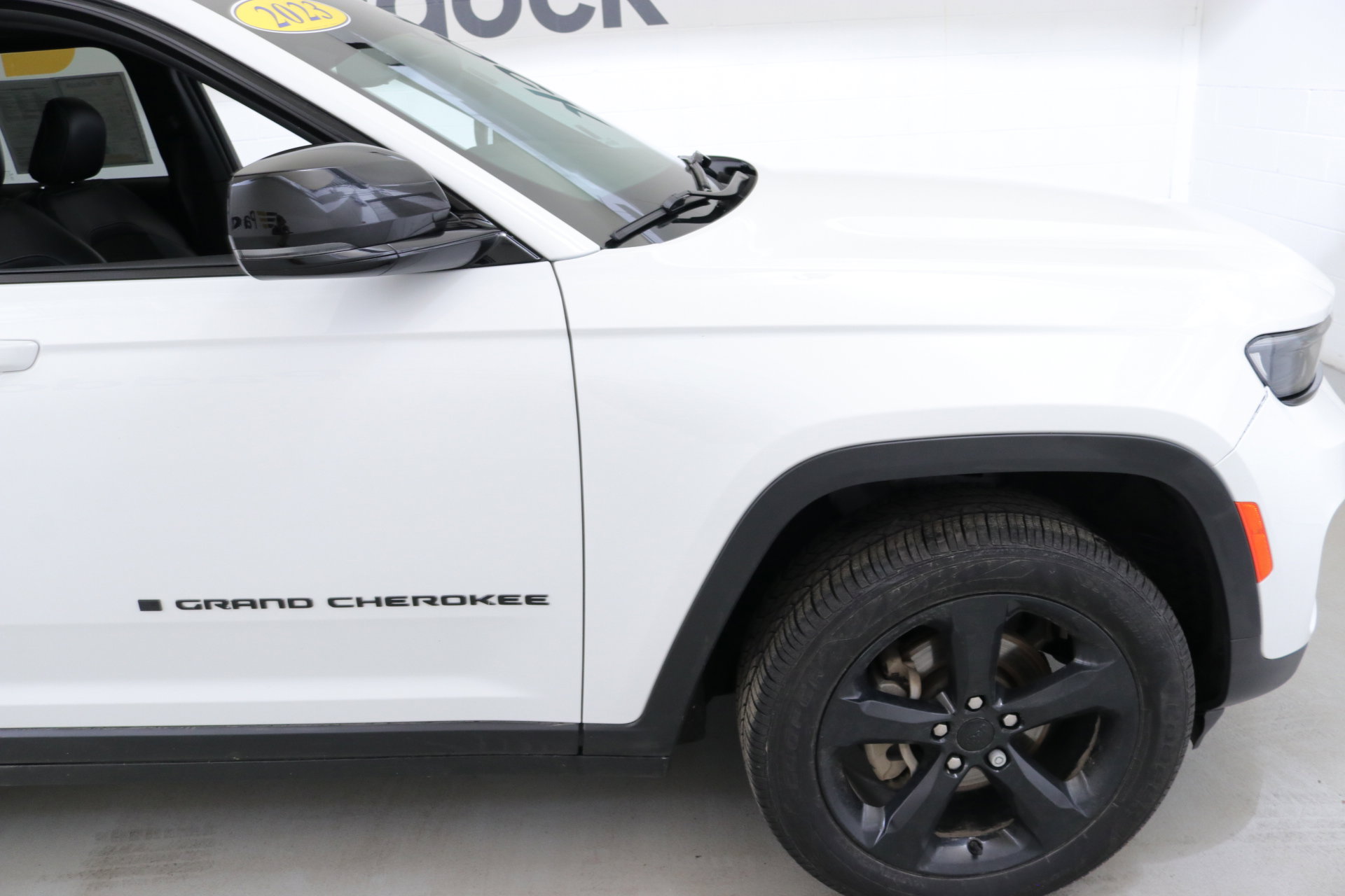 Used 2023 Jeep Grand Cherokee Altitude image 10