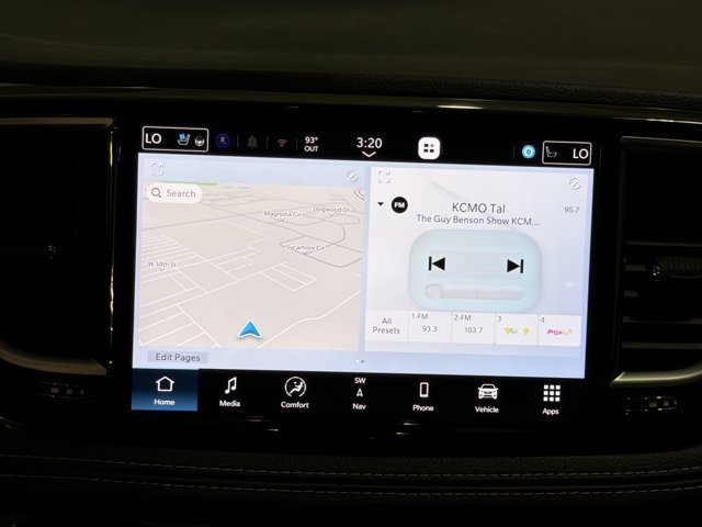 Used 2026 Chrysler Pacifica Limited FWD image 32