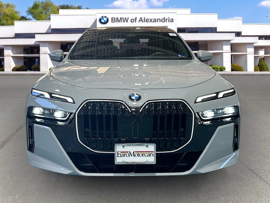 Used 2025 BMW 740i xDrive w/ Premium Package AWD/4WD image 2