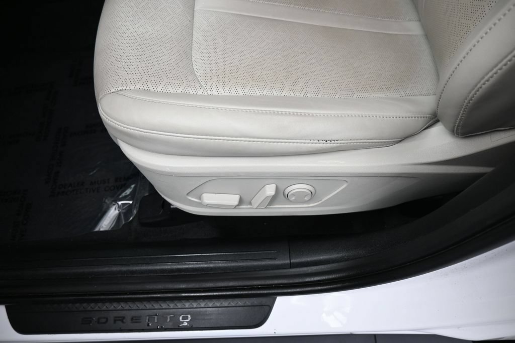 Used 2023 Kia Sorento EX FWD image 16