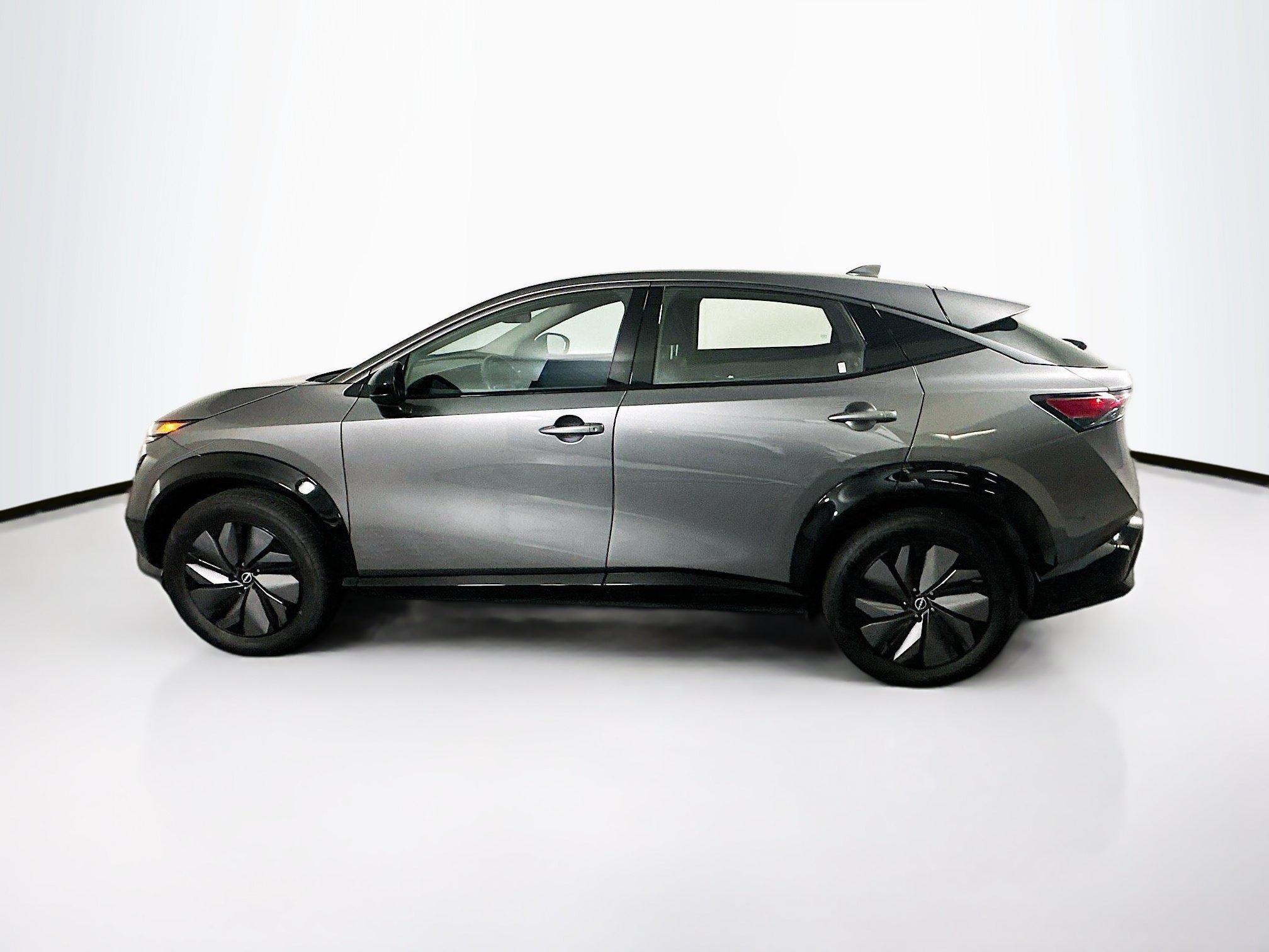 Used 2024 Nissan Ariya AWD image 4