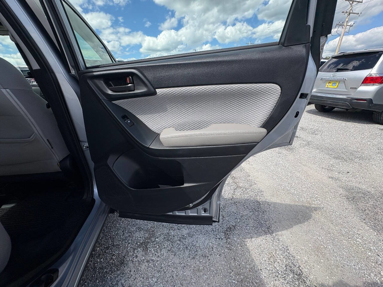 Used 2017 Subaru Forester 2.5i w/ Alloy Wheel Package AWD/4WD image 25