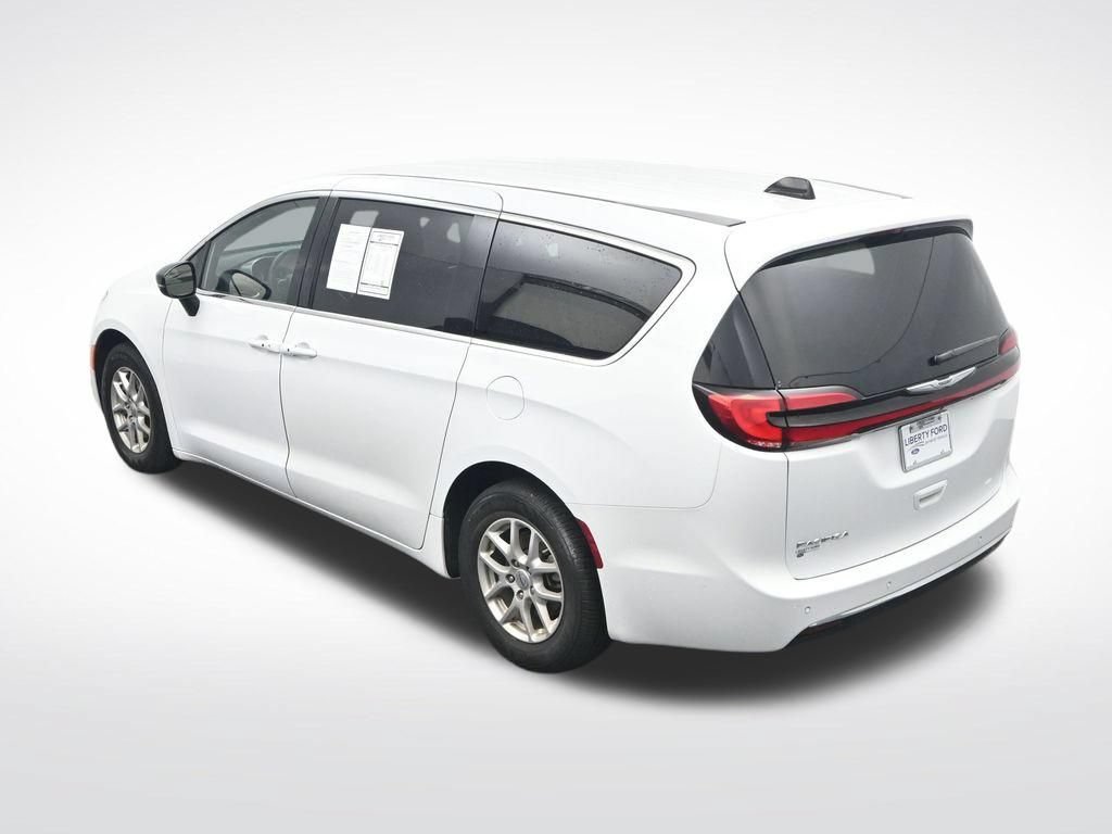 Used 2025 Chrysler Pacifica Select FWD image 30