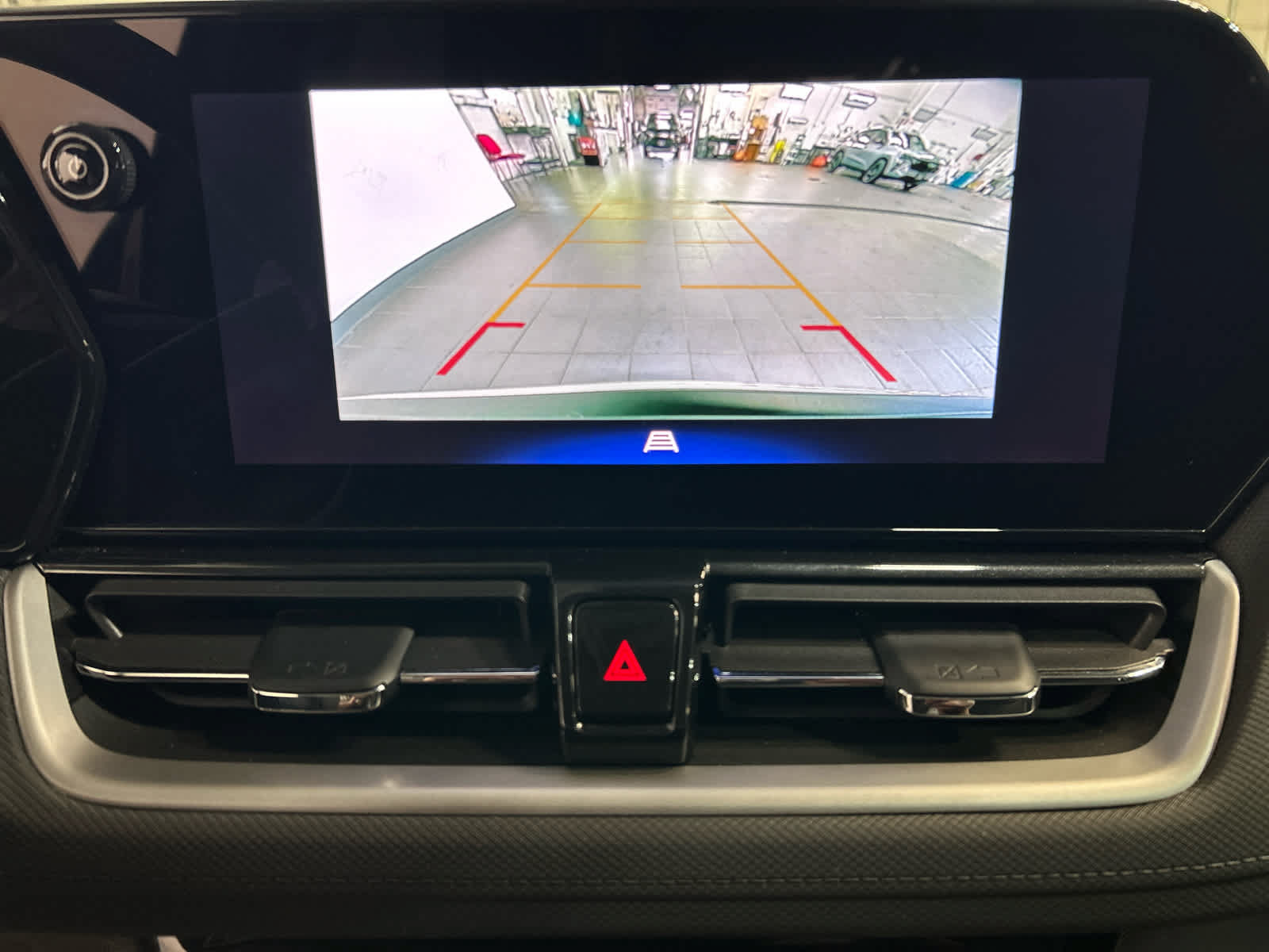 Used 2025 Chevrolet TrailBlazer LT AWD/4WD image 5