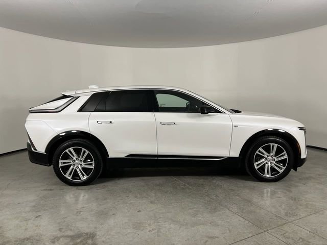 Used 2024 Cadillac Lyriq Tech RWD image 9