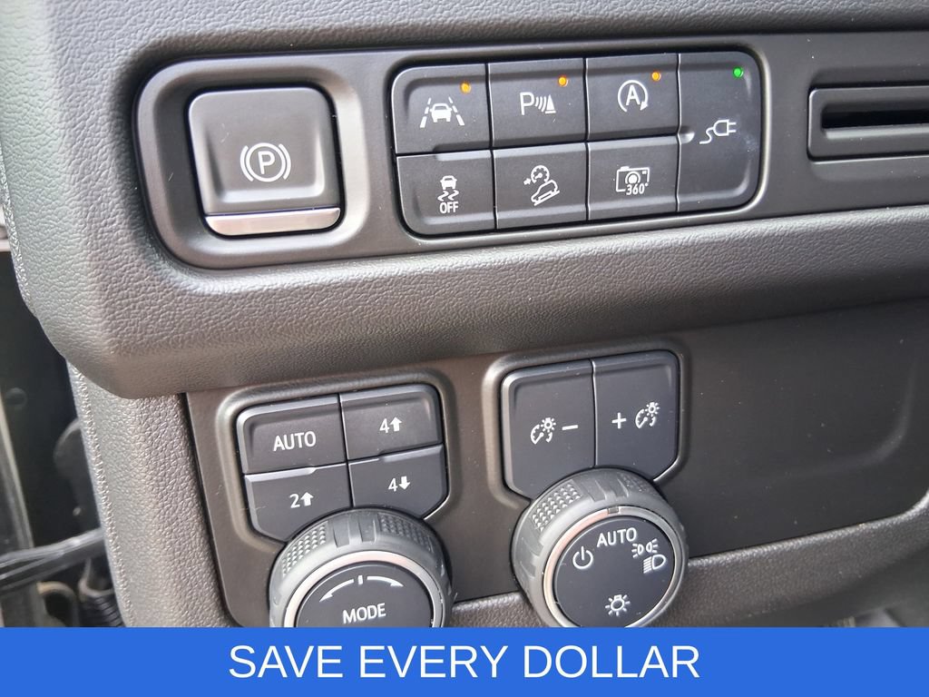 Used 2022 Chevrolet Tahoe Z71 w/ Luxury Package AWD/4WD image 19