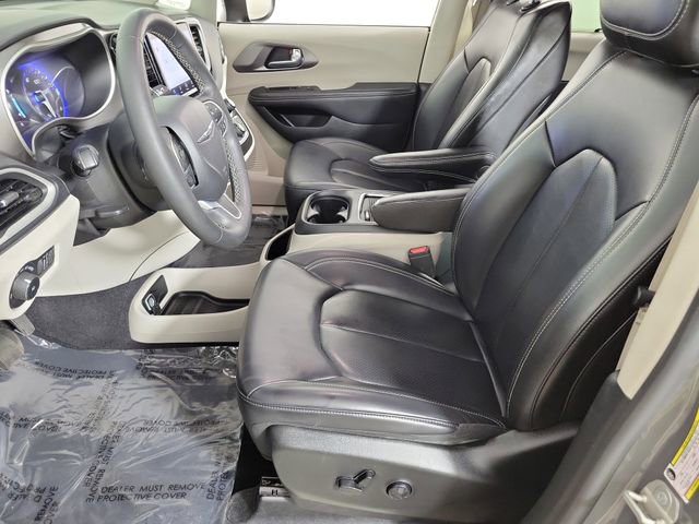 Used 2023 Chrysler Pacifica Touring-L FWD image 19