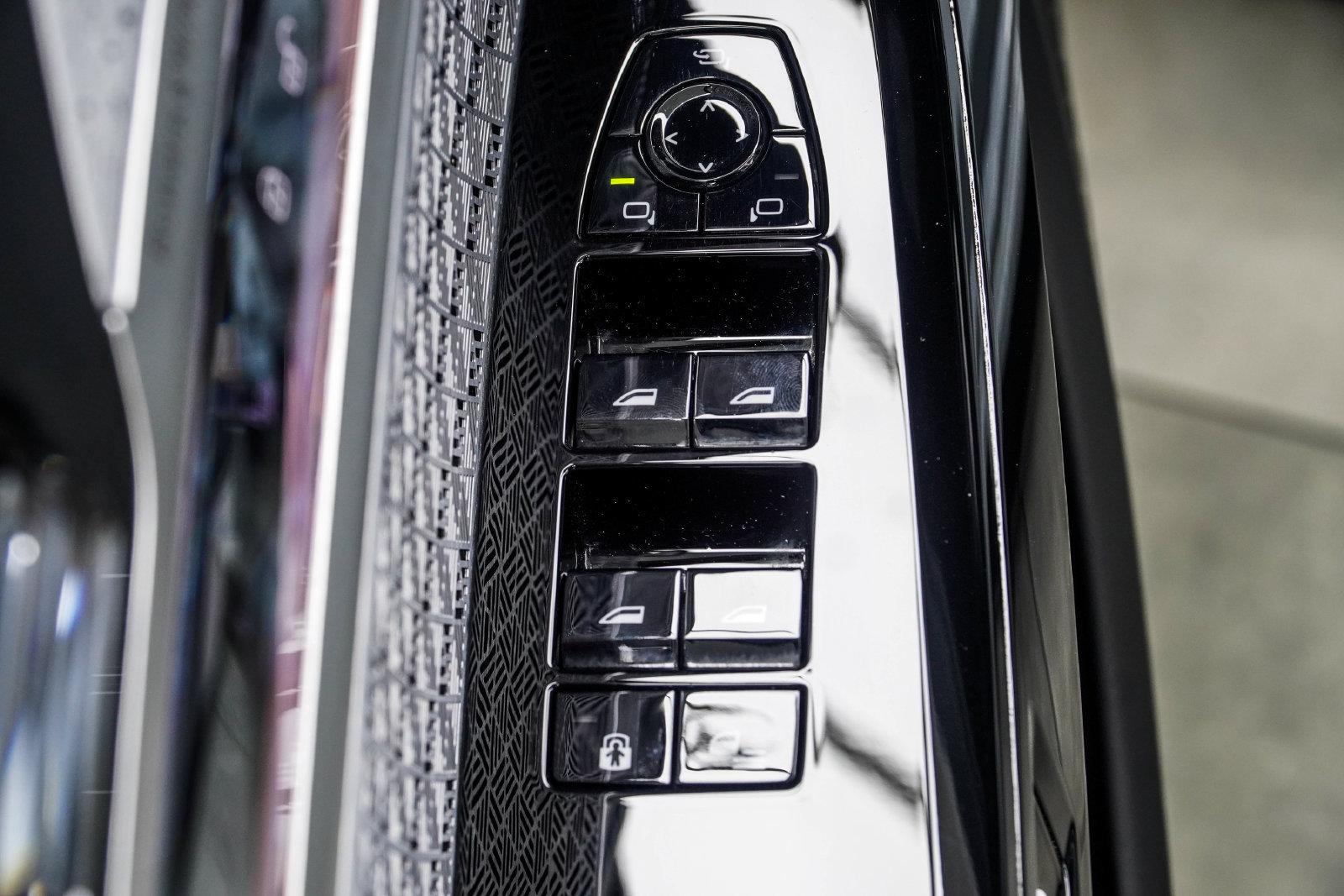 Used 2024 BMW i7 eDrive50 w/ M Sport Package RWD image 41