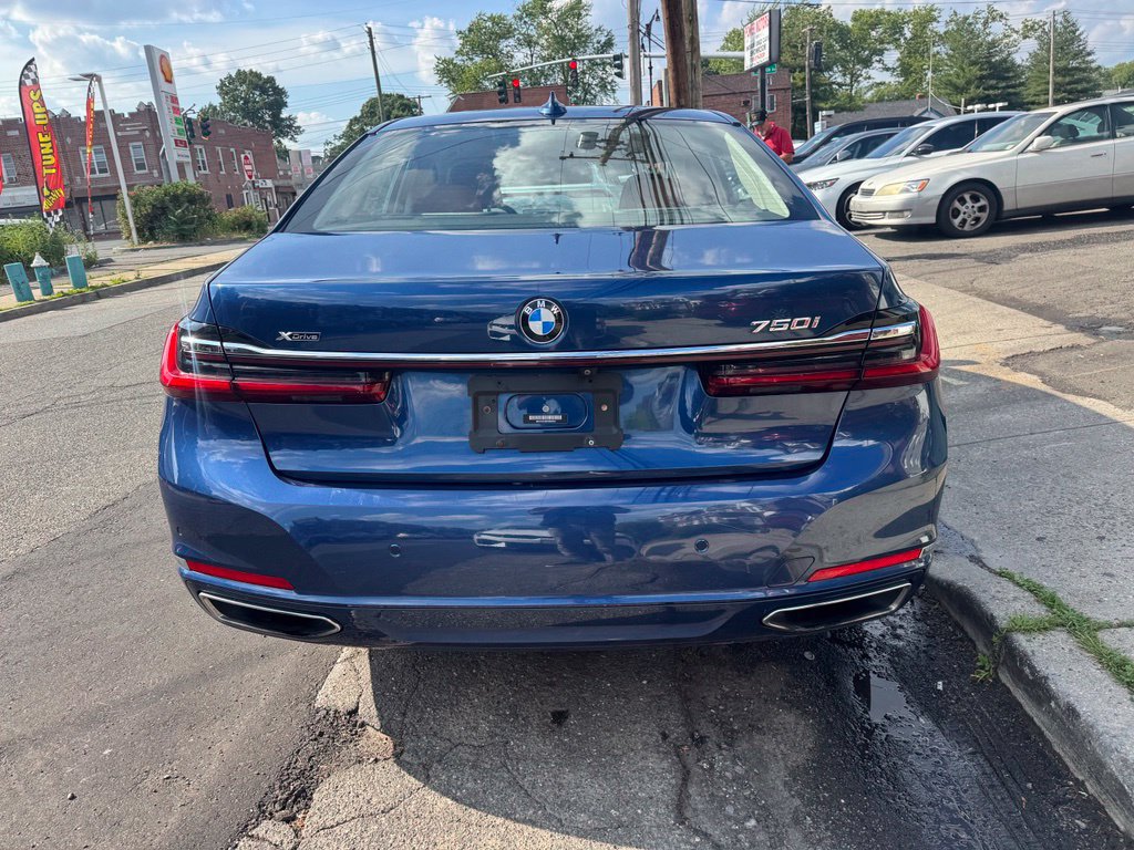 Used 2022 BMW 750i xDrive w/ Executive Package AWD/4WD image 7