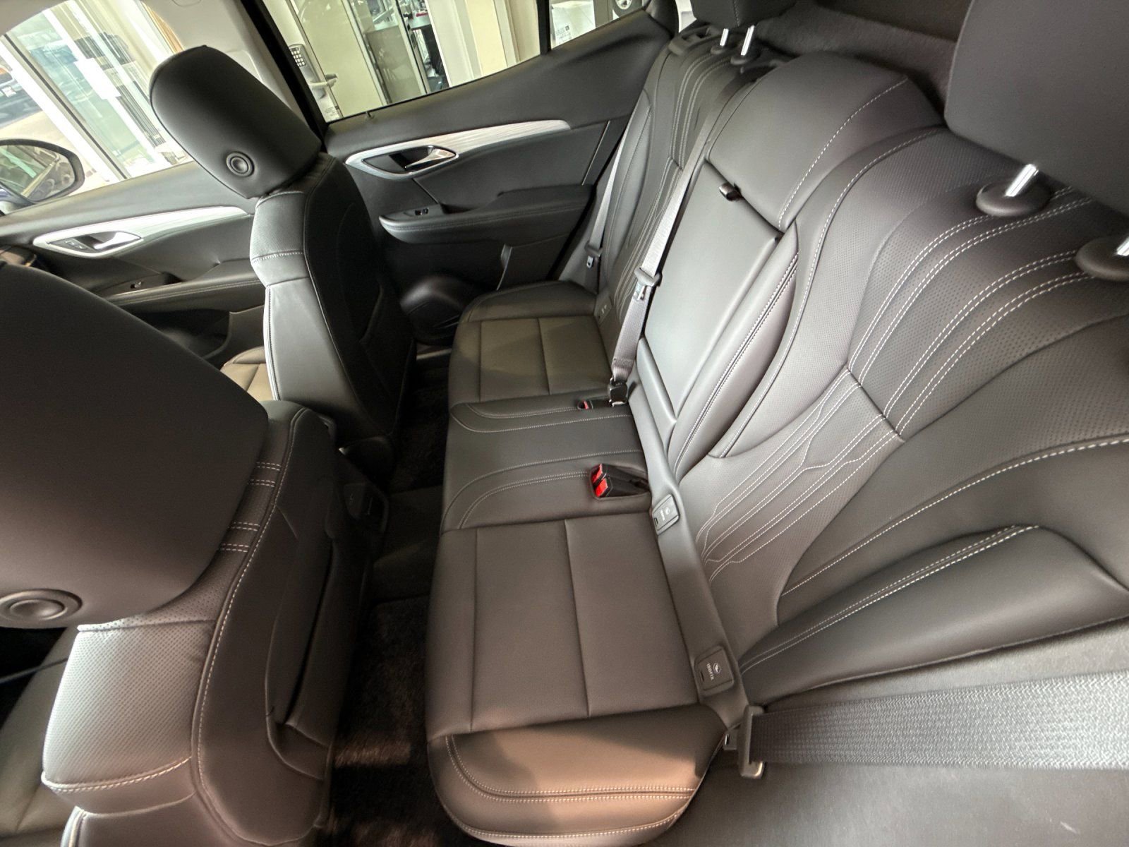 Used 2024 Buick Envision Avenir image 12