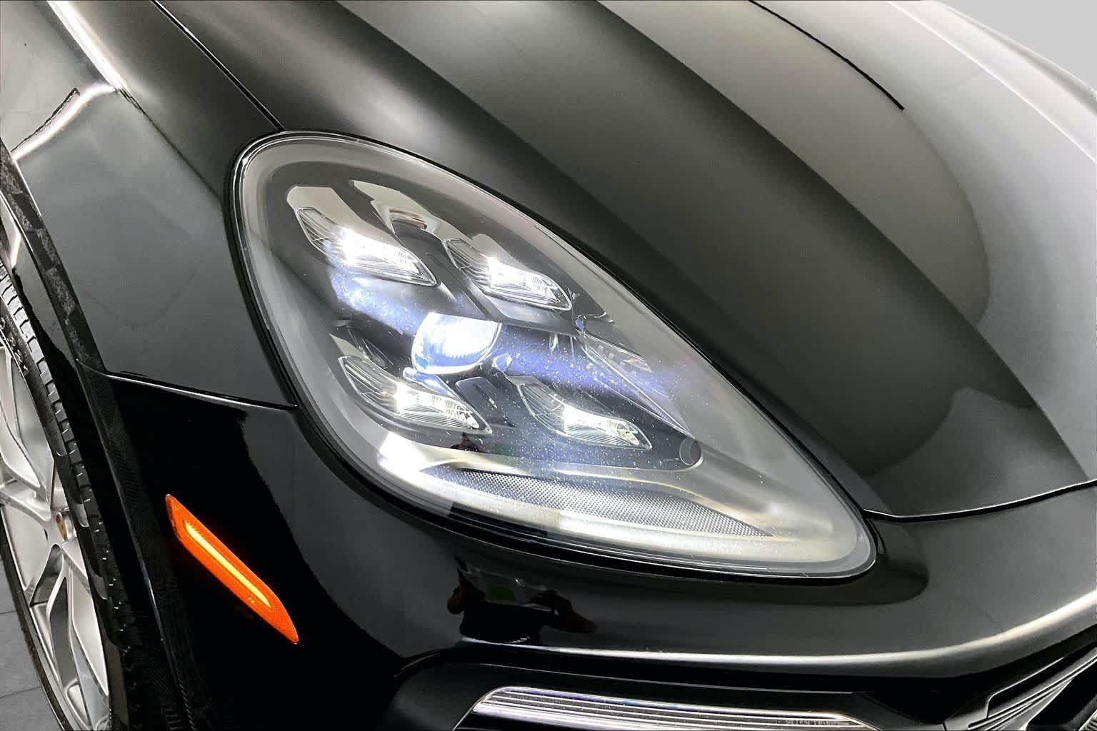Used 2021 Porsche Cayenne AWD/4WD image 27