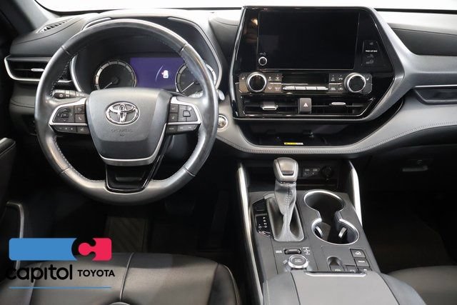 Used 2023 Toyota Highlander XSE AWD/4WD image 14
