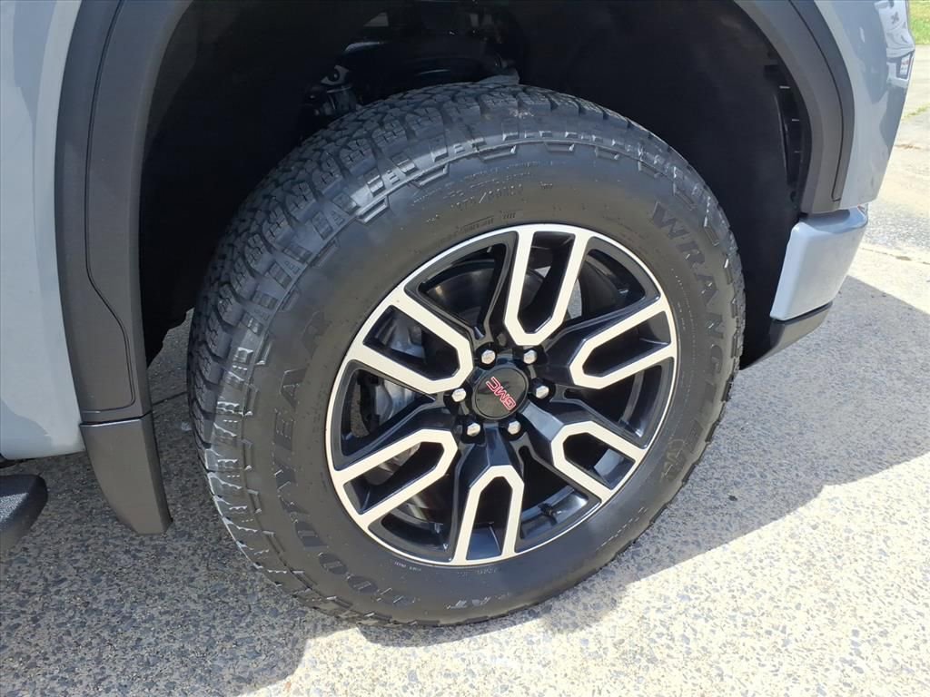 Used 2025 GMC Sierra 1500 AT4 w/ AT4 Premium Package image 9