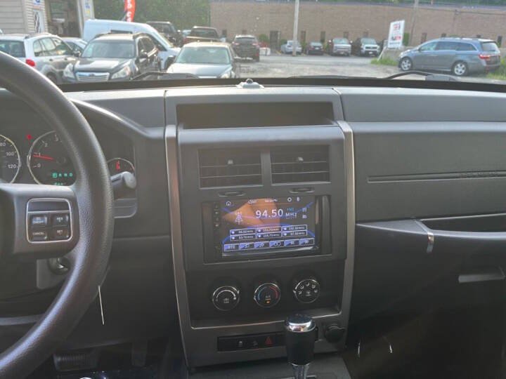 Used 2012 Jeep Liberty Sport AWD/4WD image 12