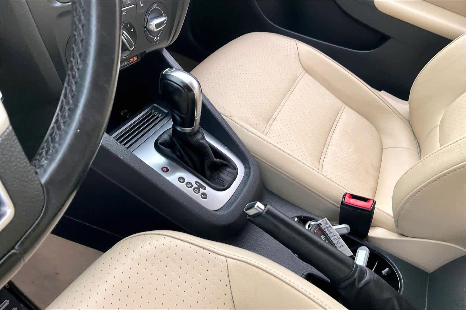 Used 2014 Volkswagen Jetta TDI FWD image 16