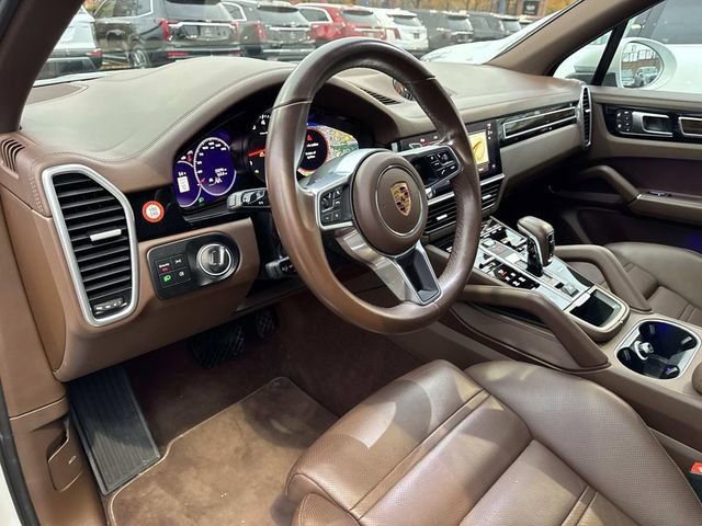 Used 2023 Porsche Cayenne Platinum Edition image 6