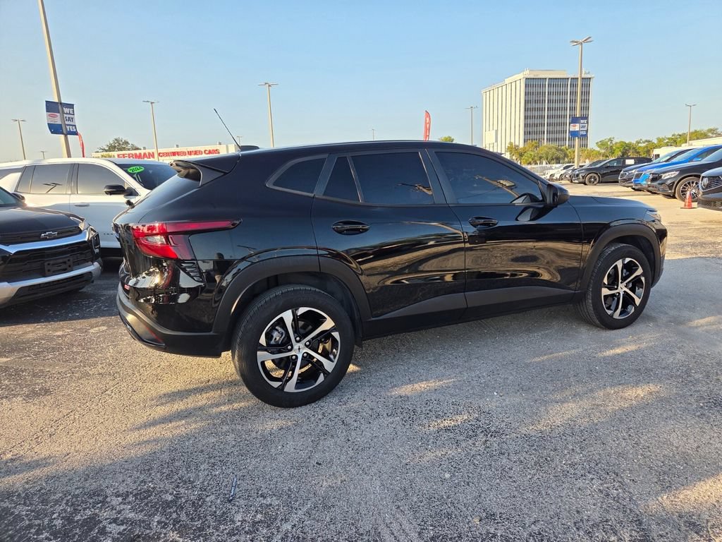 Used 2024 Chevrolet Trax RS FWD image 13