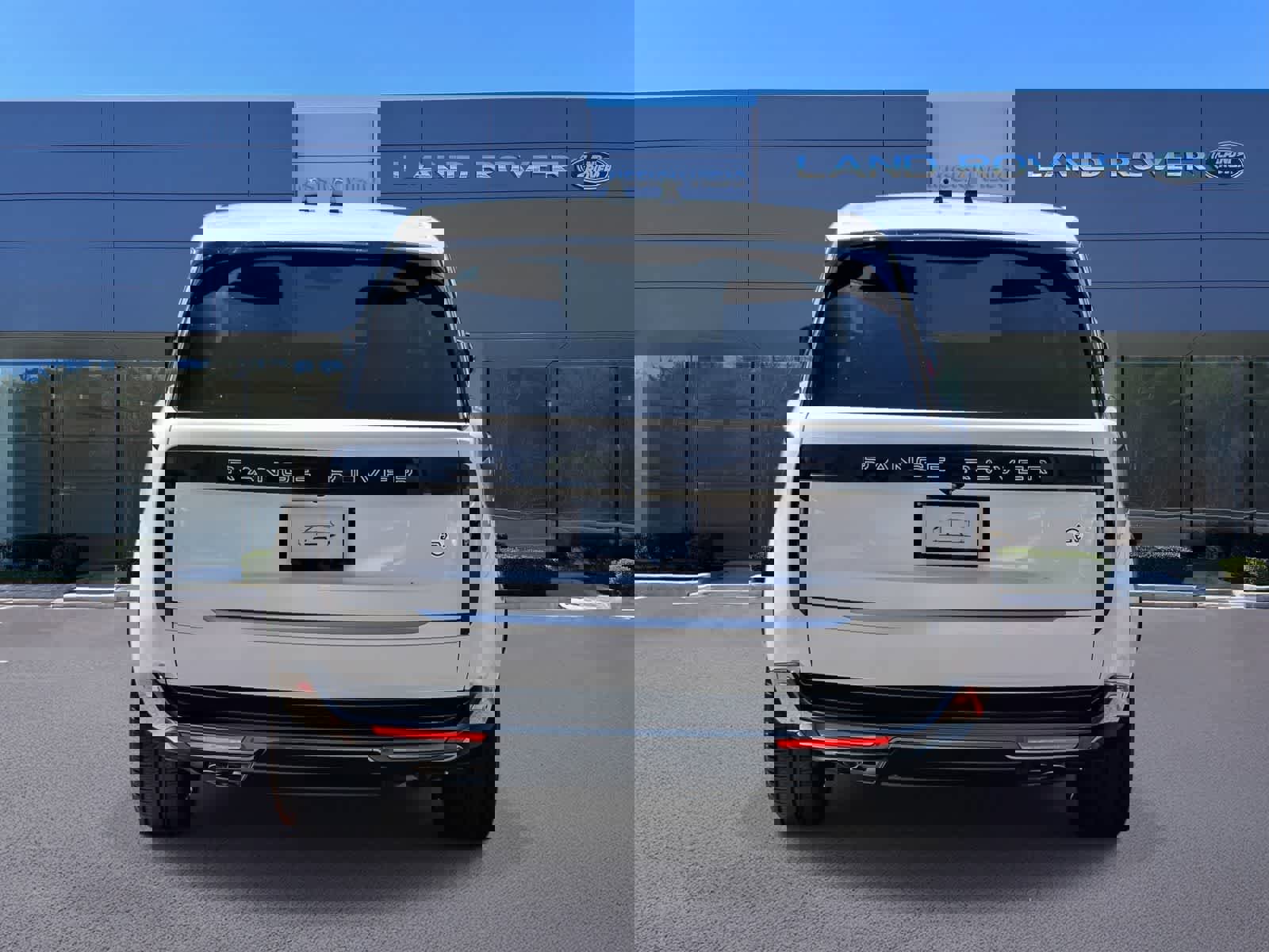 New 2024 Land Rover Range Rover SV image 5