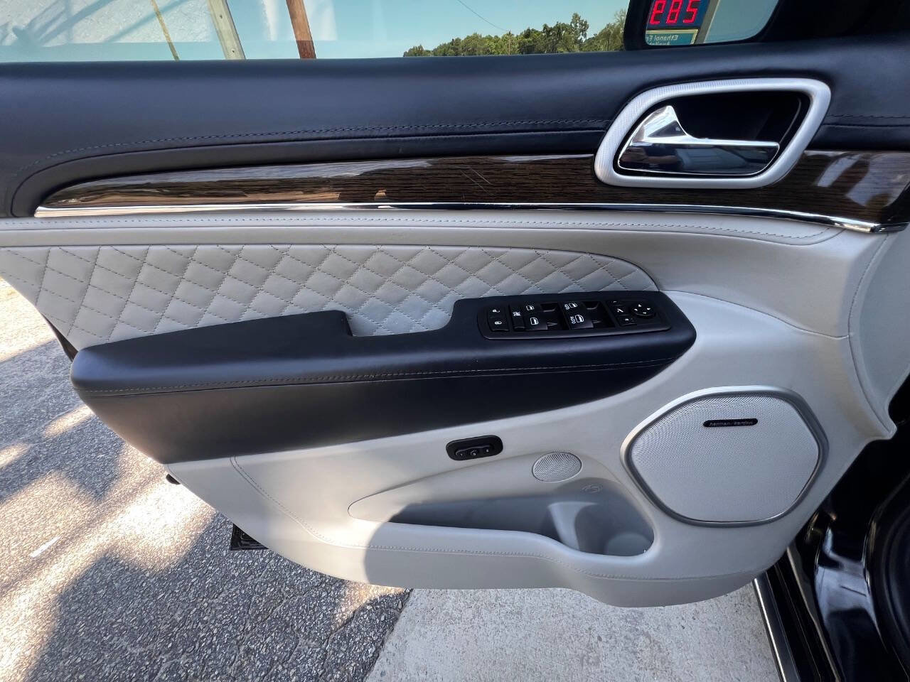 Used 2018 Jeep Grand Cherokee Summit image 17