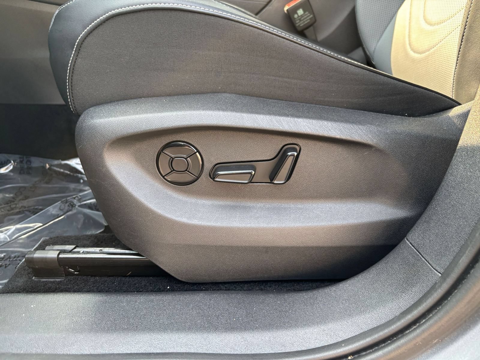 Used 2026 Volkswagen Tiguan SE AWD/4WD image 23
